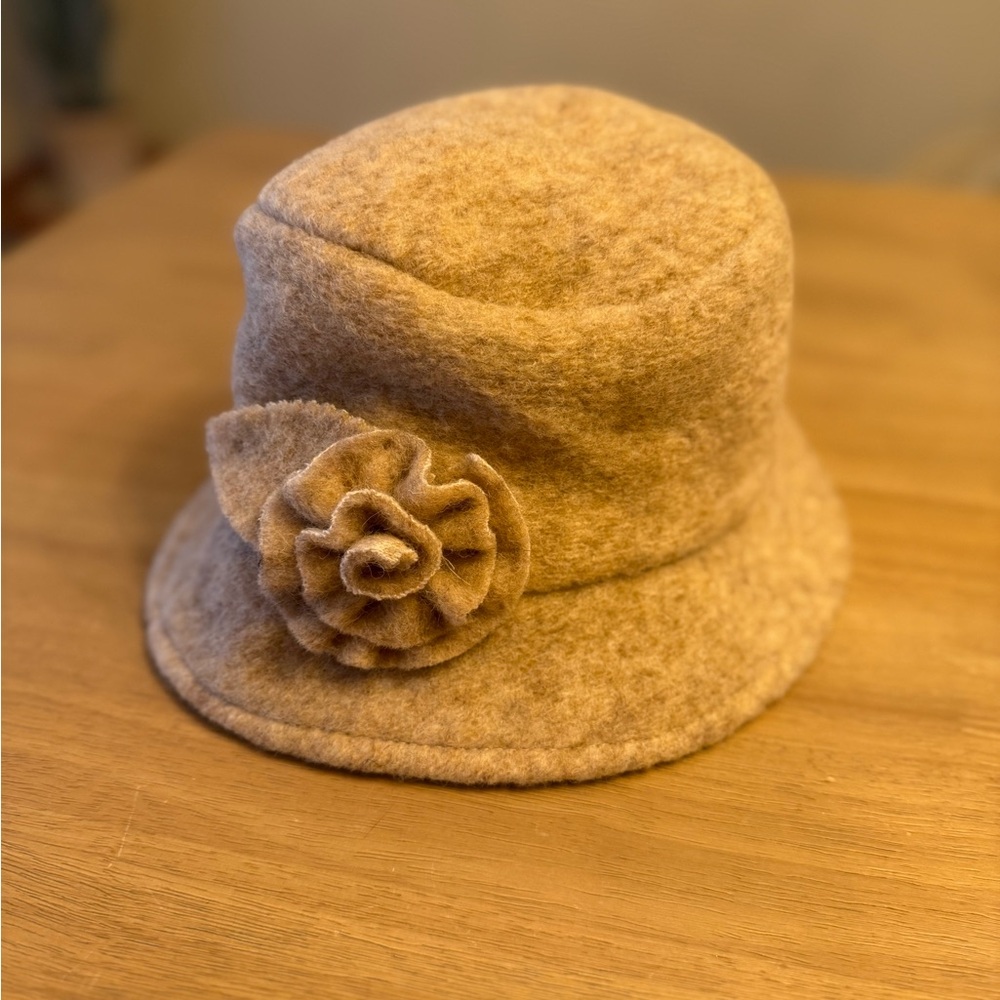 Chic Tan Women's Hat with Floral Detail
